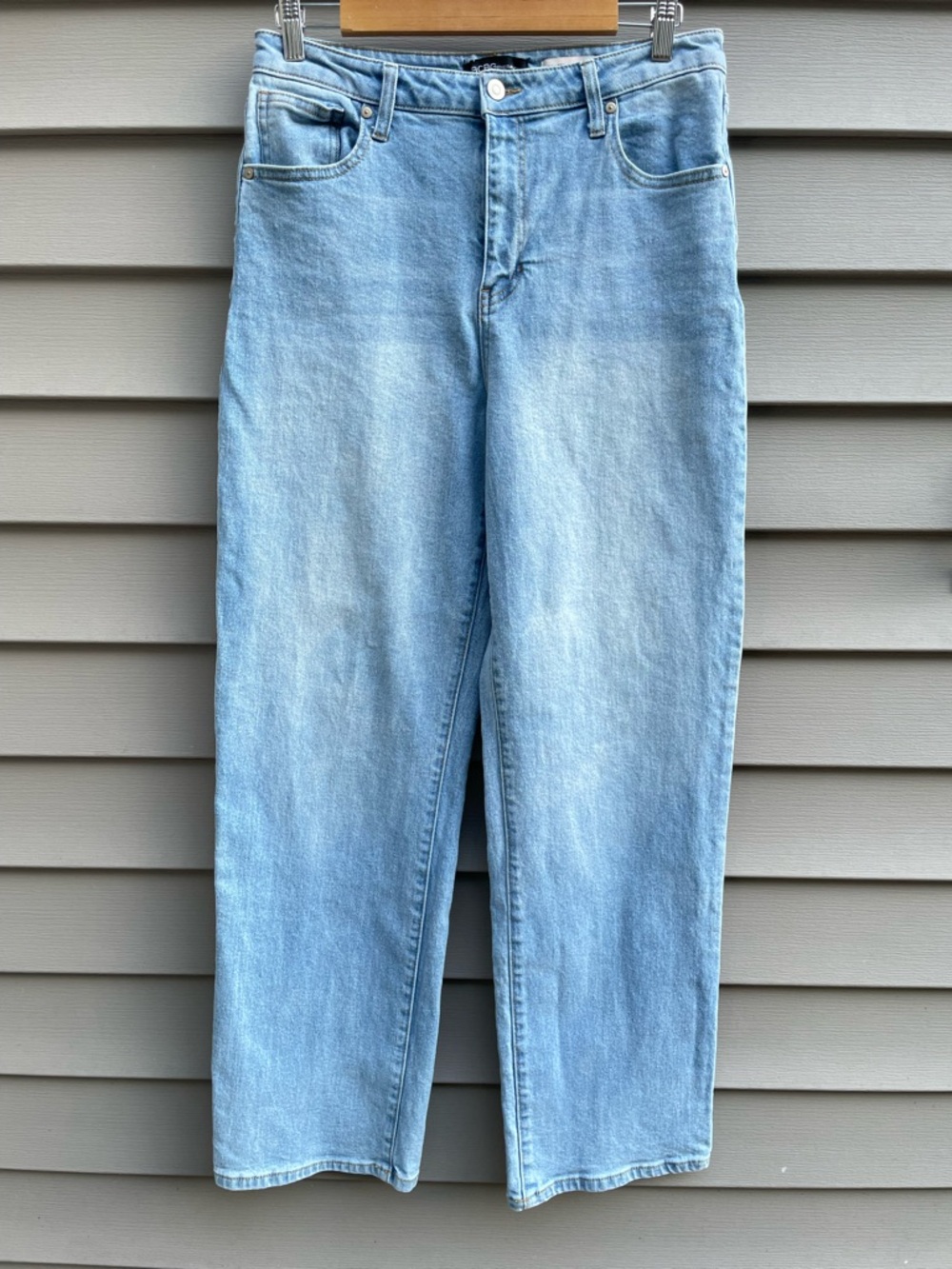 Bcbgeneration Light Wash Straight Leg Jeans, size 9/29